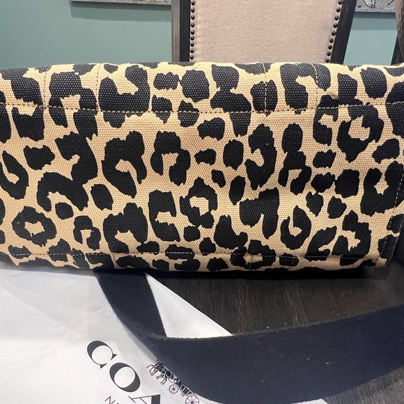 Coach Cargo Tote Leopard Print - Picture 5 of 12